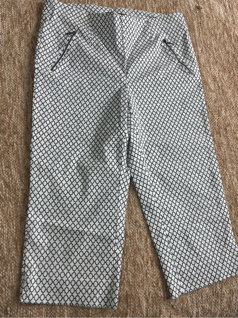 Michel Studio | Women’s White Capri’s with Black Geo Print Pattern | Size XL